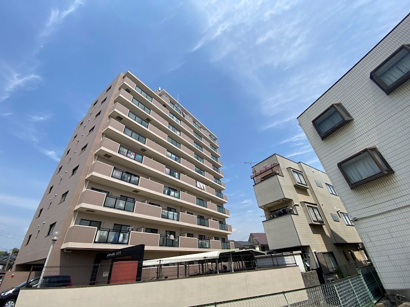 姫路市東辻井のマンションの建物外観