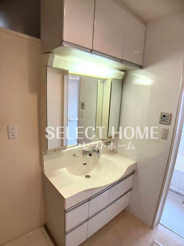 洗面設備　使いやすい独立洗面台です