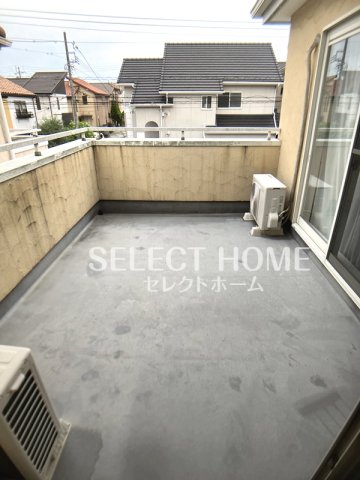 バルコニー　バルコニーからの眺めを楽しみながら食事をしませんか