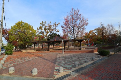 【吹田市上山手町のマンションの公園】