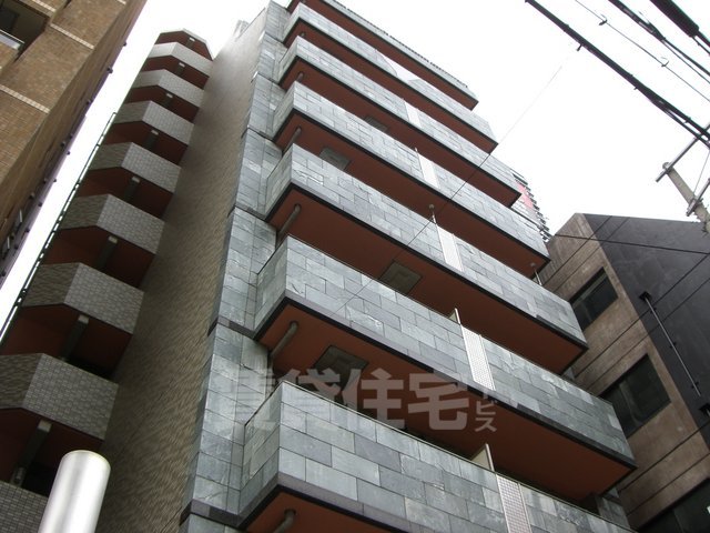 大阪市中央区西心斎橋のマンションの建物外観