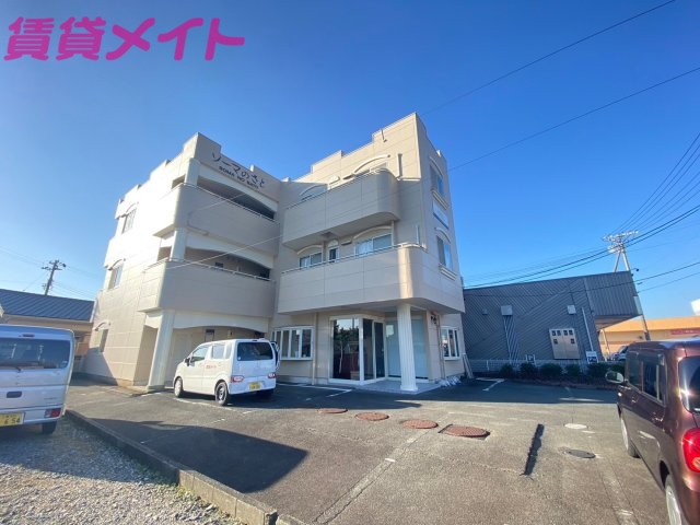 伊勢市御薗町長屋のアパートの建物外観