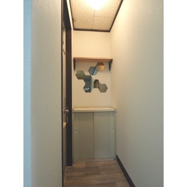 玄関　別部屋（207号室）の写真です！