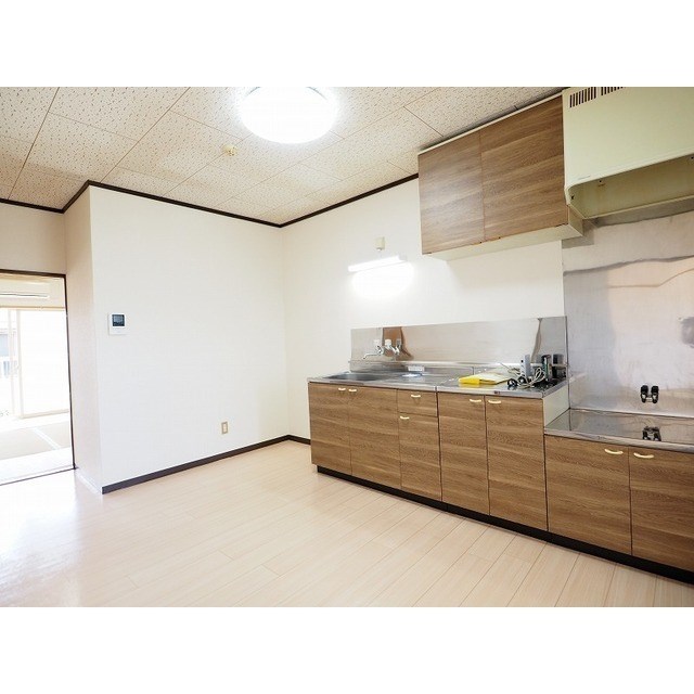 キッチン　別部屋（207号室）の写真です！