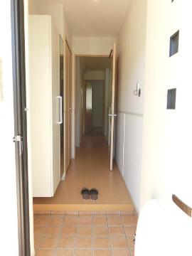 　玄関　玄関より室内