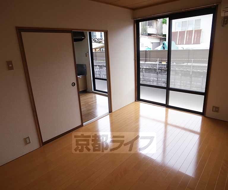 居室・リビング　穏やかな木漏れ日～！