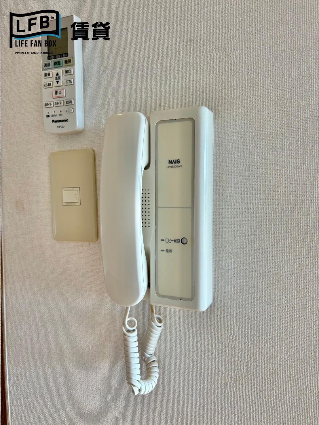 セキュリティ　※反転間取り503号室の室内写真です。壁紙や床の色、仕様・設