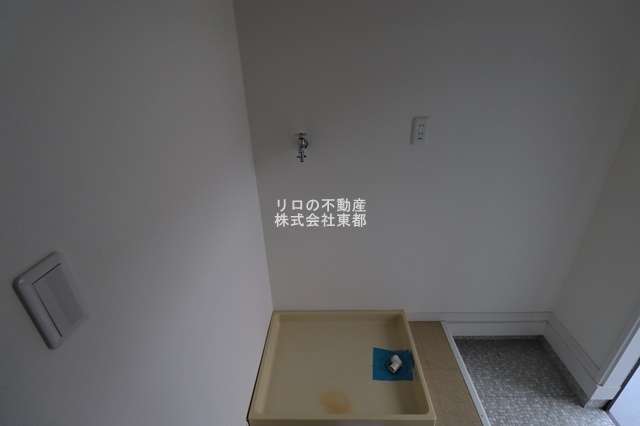 その他　洗濯機置き場は室内にあるので雨に濡れる心配はありません。