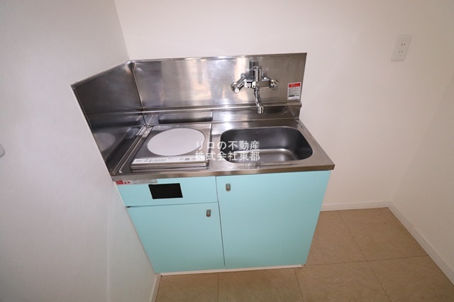 キッチン　鮮やかな色合いがとってもカワイイキッチンです☆