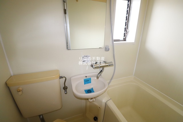 バス・シャワールーム　お掃除しやすい☆洗面台付き３点ユニットです☆