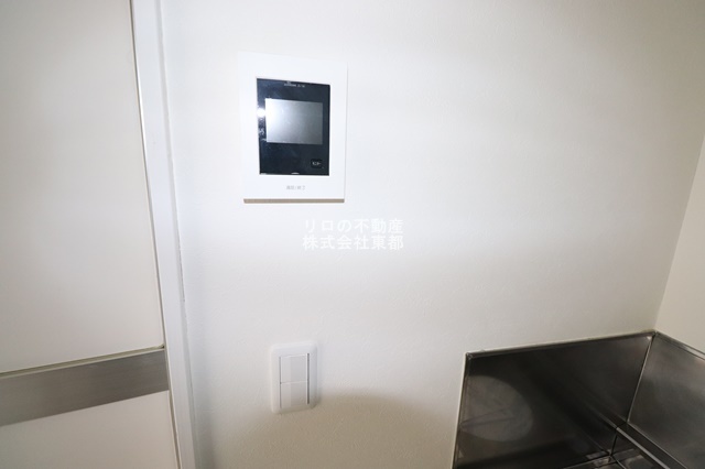 セキュリティ　来訪者の姿を確認できるＴＶモニター付インターホン設置済です！