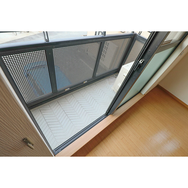 バルコニー　同じ建物の別のお部屋