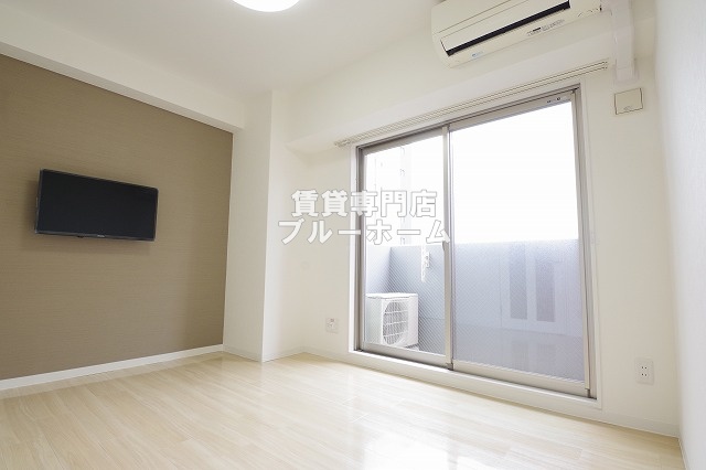 居室・リビング　6帖の明るい洋室！