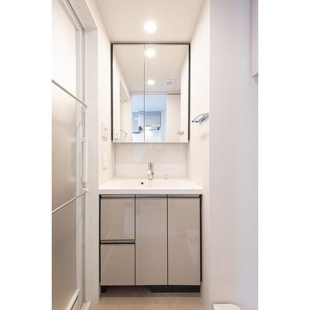 洗面設備　コンパクトで使いやすい洗面所