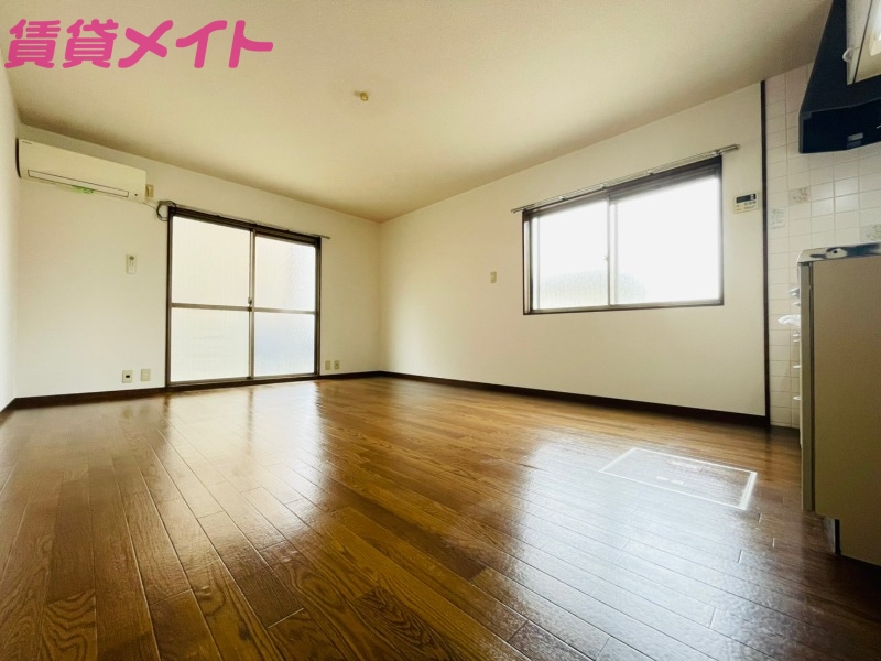 居室・リビング　同型参考写真