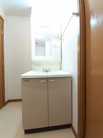 洗面設備　コンパクトで使いやすい洗面所