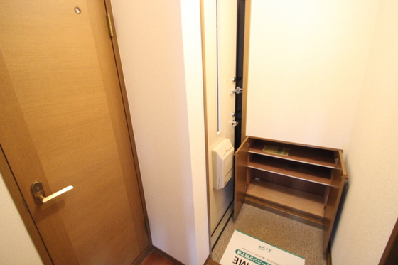 玄関　※別部屋の写真です