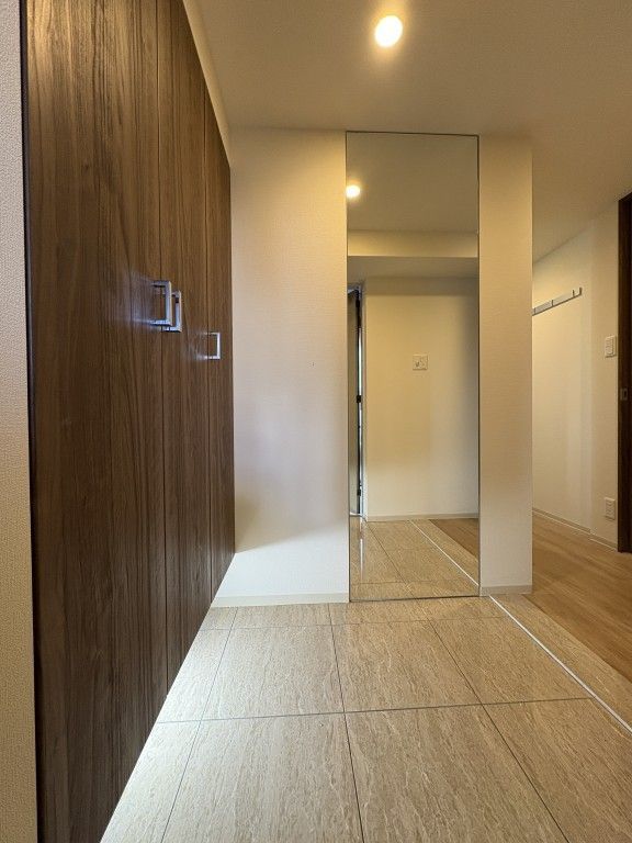 地下鉄谷町線 谷町四丁目駅 徒歩4分 15階建 築1年の玄関写真