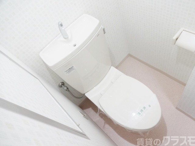 トイレ　温水便座の設置も可能です♪