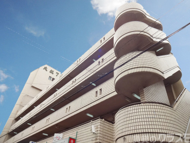 建物外観　１階にはスーパーが入っております！