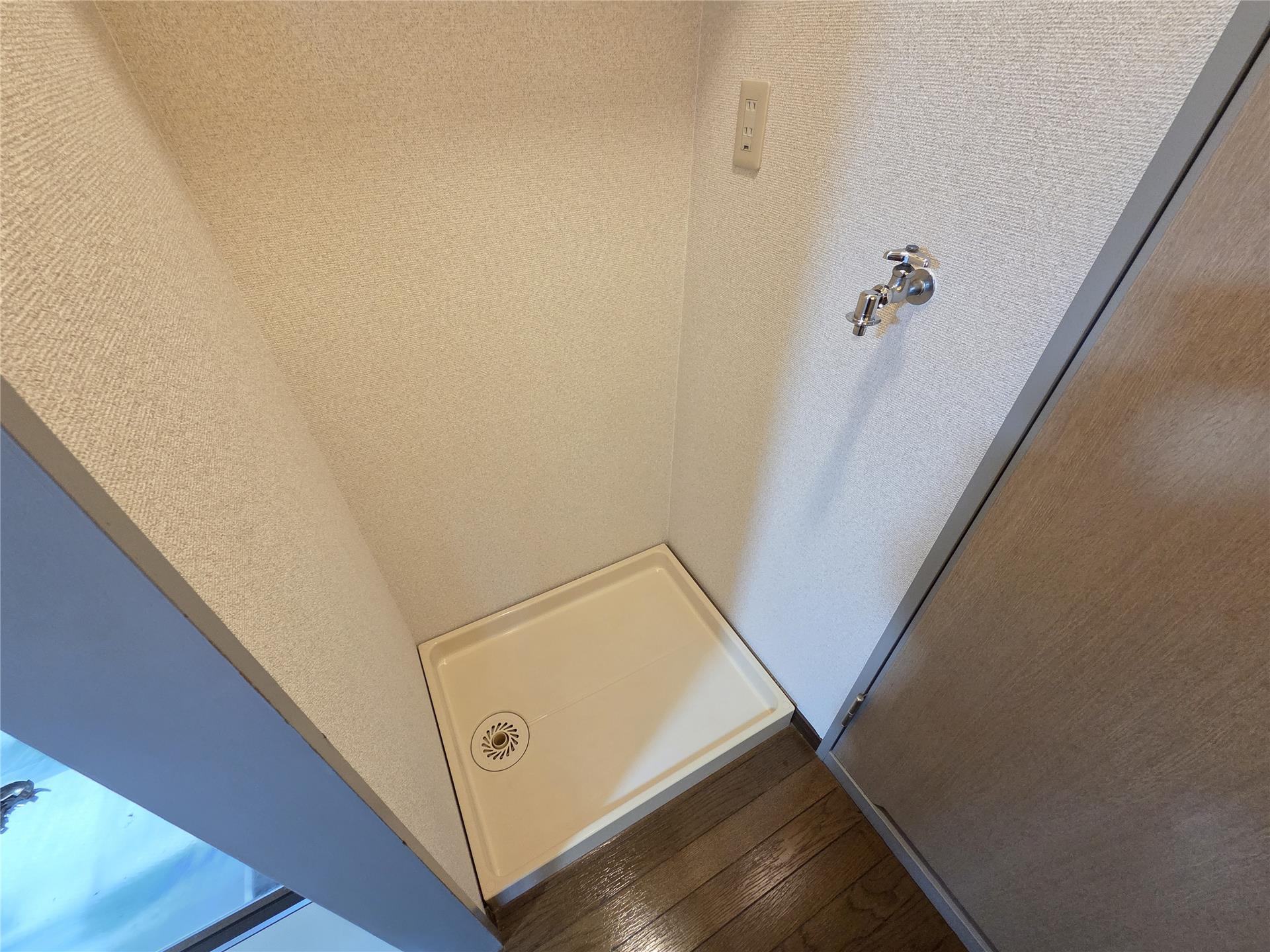 その他設備　洗濯機バン付きの室内洗濯機置き場あり♪