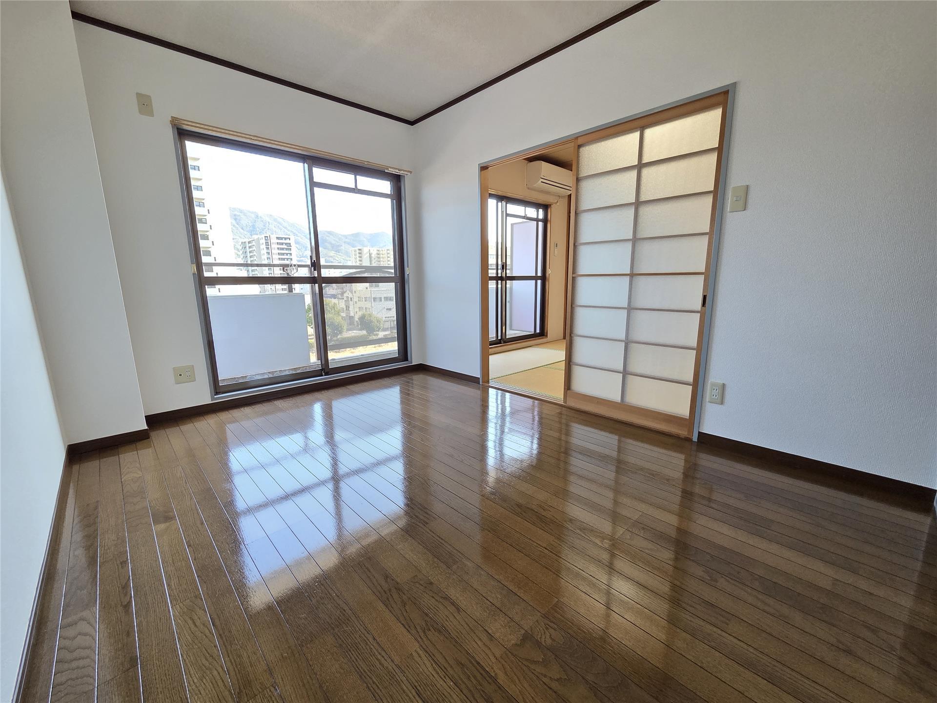 その他部屋・スペース　落ち着いたトーンのフローリングのお部屋♪