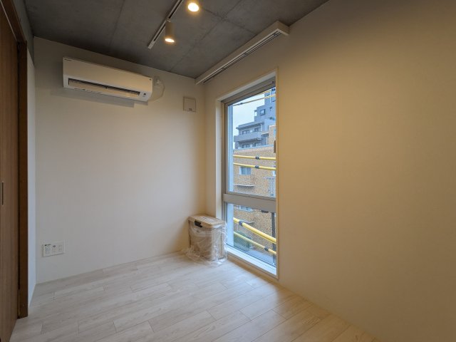 居室・リビング　こちらのリビングで趣味の時間をお楽しみください