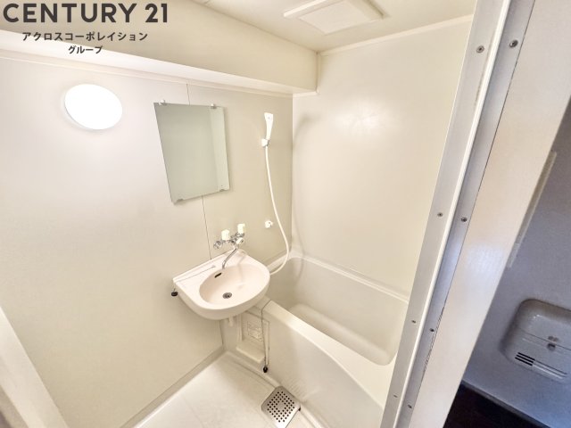 バス・シャワールーム　シンプルな2点ユニットバス