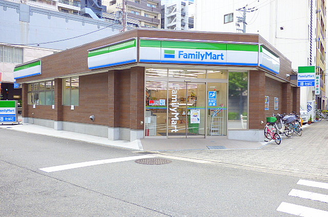 コンビニ　ファミリーマート（コンビニ）まで80m