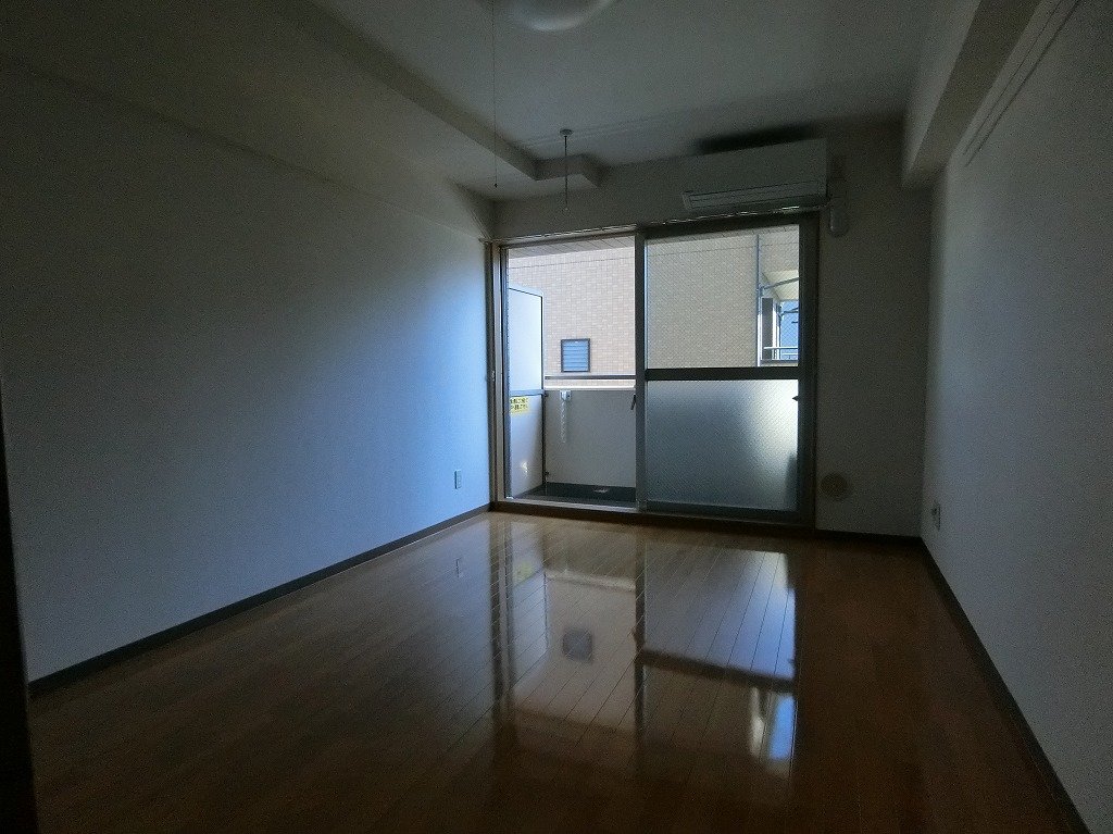 居室・リビング　東向き・前面棟の影響なく明るいです。写真同仕様別部屋参考