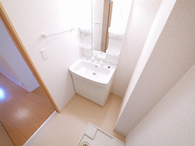 洗面設備　ゆったりとスペースのある洗面所