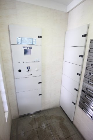 エントランス　宅配ボックス完備