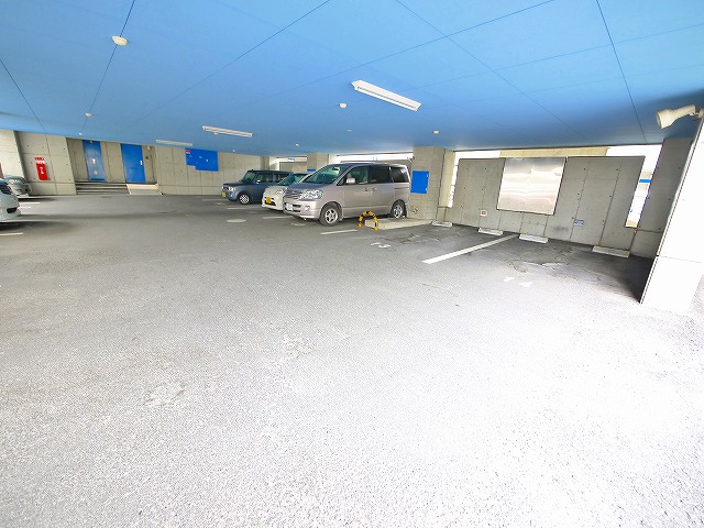 駐車場　駐車場に車を止められます