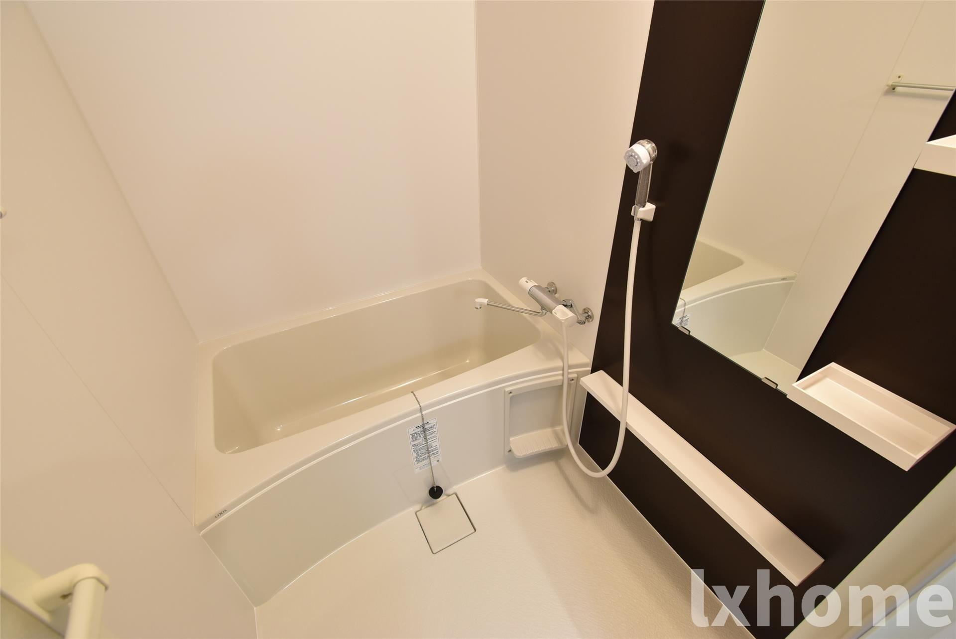 バス・シャワールーム　コンパクトで使いやすいお風呂です