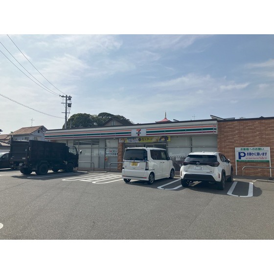 コンビニ　セブンイレブン福岡友丘３丁目店（コンビニ）まで400m