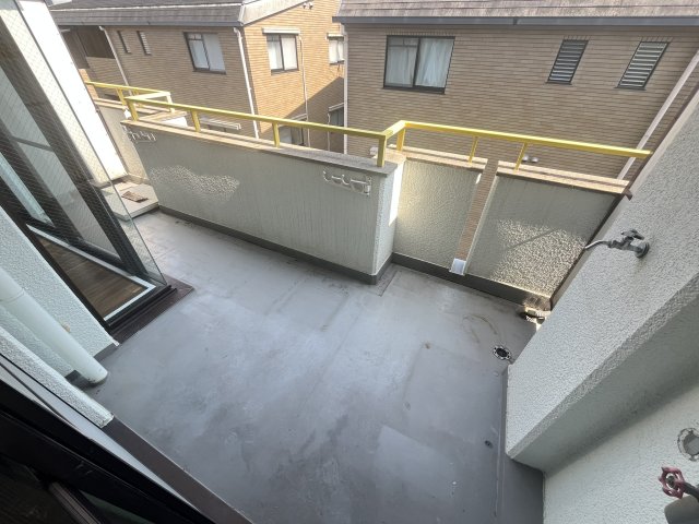 バルコニー　暖かな日差しのふりそそぐバルコニー