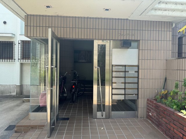 エントランス　清潔なエントランスです
