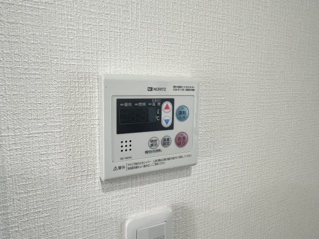 その他設備　給湯器リモコンです