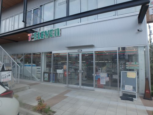 コンビニ　セブンイレブン　ハートイン松山町店（コンビニ）まで377m