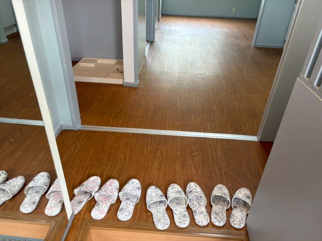 玄関　現状優先です。