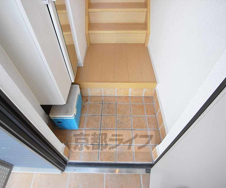 玄関　玄関です。メゾネットタイプで戸建て感覚