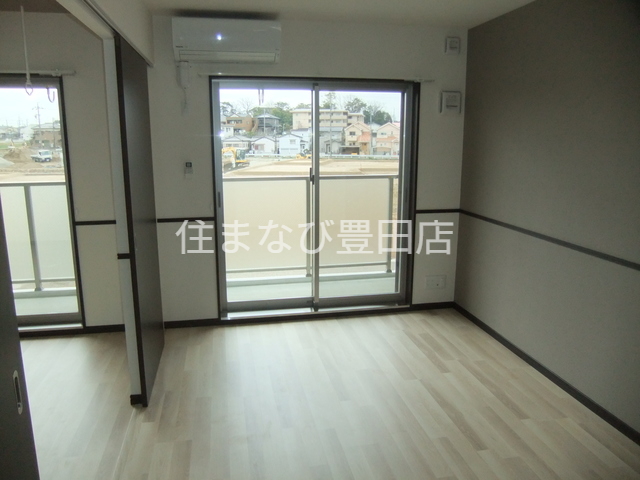 居室・リビング　同型別部屋写真