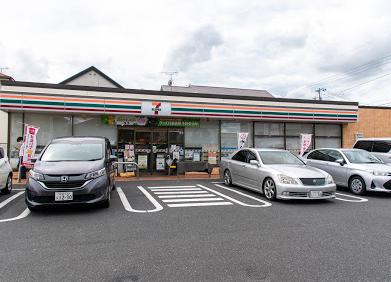 コンビニ　セブンイレブン 足立辰沼東店（コンビニ）まで300m
