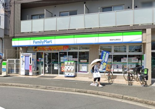 コンビニ　ファミリーマート 阪急中山駅前店（コンビニ）まで394m