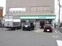 コンビニ　ファミリーマート 小浦忠岡南店（コンビニ）まで175m