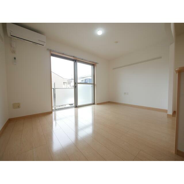 居室・リビング　★窓の大きい明るいお部屋です★