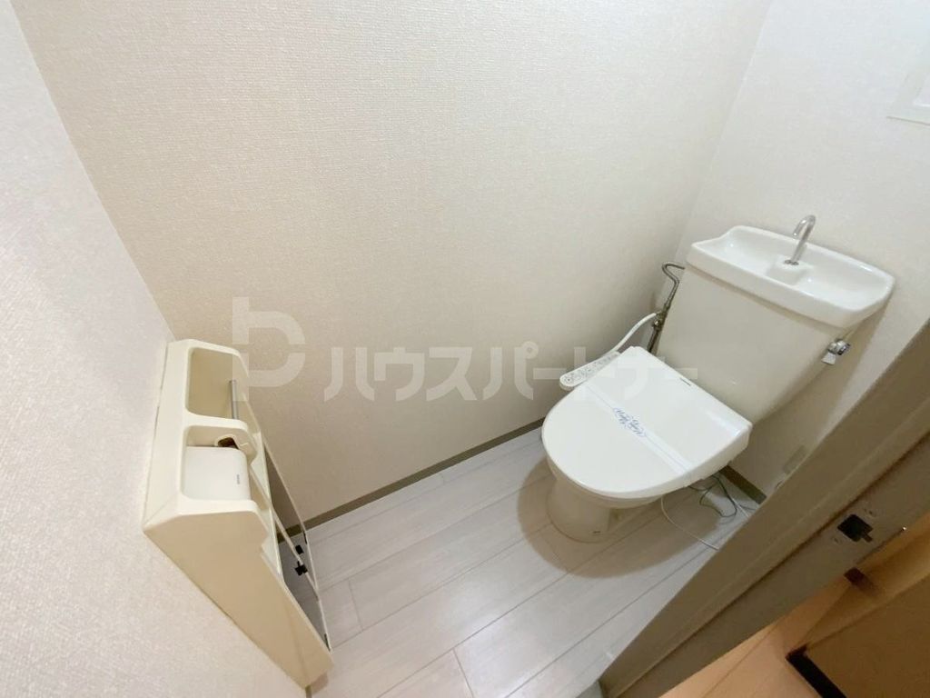 京成松戸線 習志野駅 徒歩4分 3階建 築32年のトイレ写真