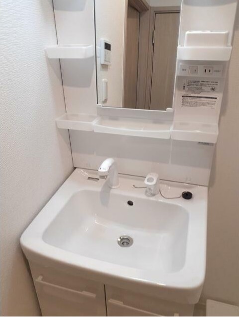 洗面設備　※別部屋の参考写真です。