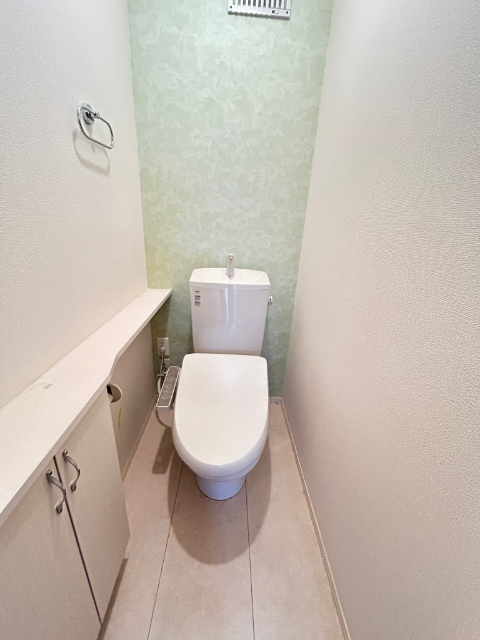 トイレ　温水洗浄便座付き