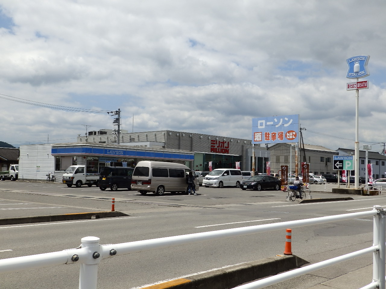 コンビニ　ローソン石井高川原店（コンビニ）まで845m
